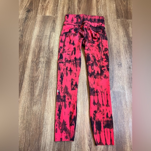 lululemon athletica Red and Black Tie-Dye Leggings size 4 - Picture 3 of 5